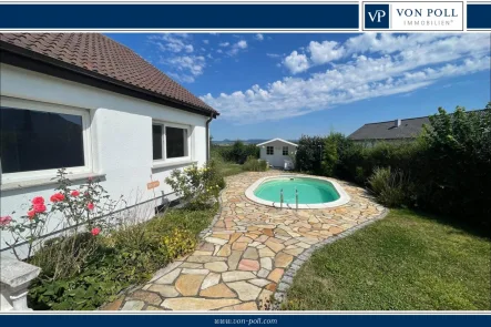 Titelbild - Haus kaufen in Heiningen - Beeindruckendes Haus mit Pool in einzigartiger Aussichtslage