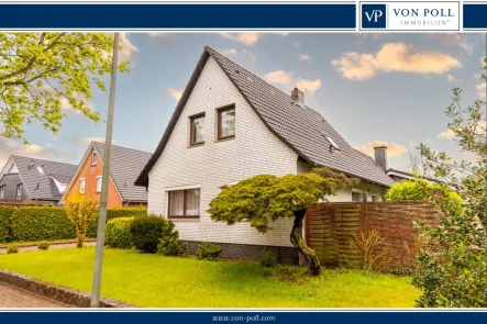 Titelbild - Haus kaufen in Neumünster - Familienfreundliches Wohnen mit großem Anbau und idyllischem Garten in Neumünster-Gadeland