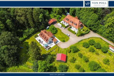 Titelbild - Haus kaufen in Ahlefeld-Bistensee - Drei Häuser, ein Grundstück - attraktive Anlagemöglichkeit oder Selbstnutzung!