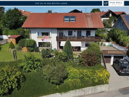 Vorderansicht - Haus kaufen in Mallersdorf - Hier ist Platz für alle Generationen! Heimeliges Dreifamilienhaus in Mallersdorf-Pfaffenberg