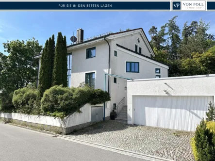 Vorderansicht - Haus kaufen in Altdorf - Garten perfekt, Haus optimal, Aussicht erstklassig!!Ausgezeichnetes Einfamilienhaus in Pfettrach!!