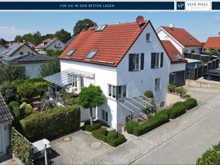 Vorderansicht - Haus kaufen in Tiefenbach/Zweikirchen - Ein Landhaus, das Ihre Wohnträume wahr werden lässt – in Tiefenbach/Zweikirchen bei Landshut