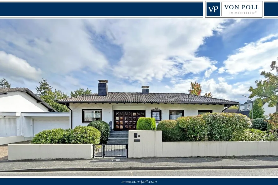 Hausansicht - Haus kaufen in Bonn / Niederholtorf - Großer Bungalow mit viel Platz für die Familie! Weitere ca. 100 m² wohnlich ausgebaute Fläche im UG