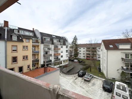 Balkon - Wohnung kaufen in Freiburg im Breisgau - 3-Zimmerwohnung mit Balkon und TG-Stellplatz zentral im Stühlinger mit 6,1 % Rendite
