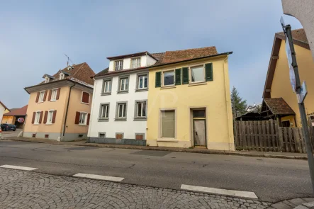 Außenansicht - Haus kaufen in Müllheim / Britzingen - Denkmalgeschützte Doppelhaushälfte im Zentrum von Britzingen-Müllheim