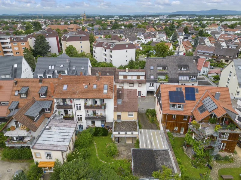 Luftaufnahme - Haus kaufen in Freiburg im Breisgau - Bezugsfreies Einfamilienhaus in St. Georgen