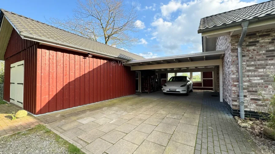 Carport + Garage