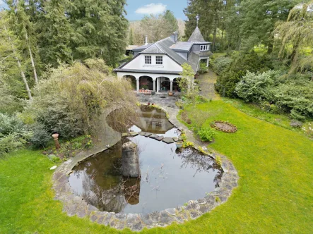 Teichansicht - Haus kaufen in Roetgen / Mulartshütte - Weitläufiges Anwesen mit großem Grundstück in Roetgen