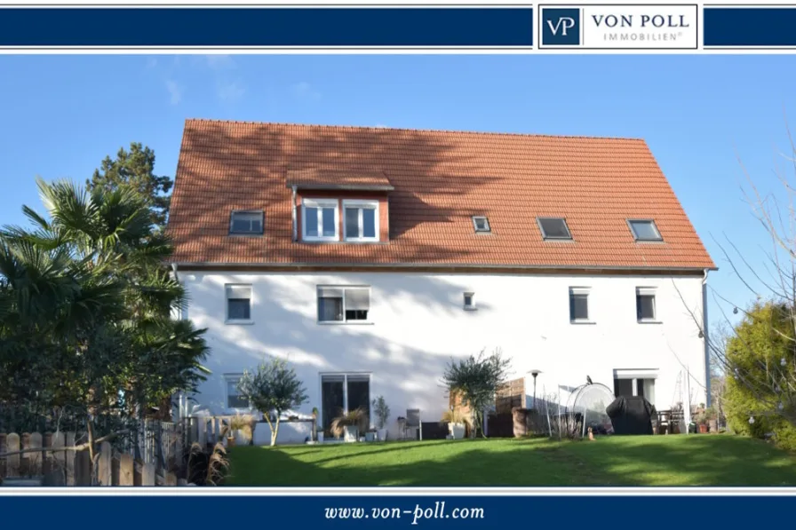 Titelbild - Wohnung kaufen in Limburgerhof - Einmalige Maisonettewohnung mit Terrasse und kleinem Garten in Feldrandlage