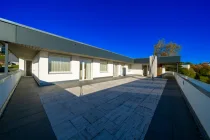 EG Terrasse mit Blick auf das Haus