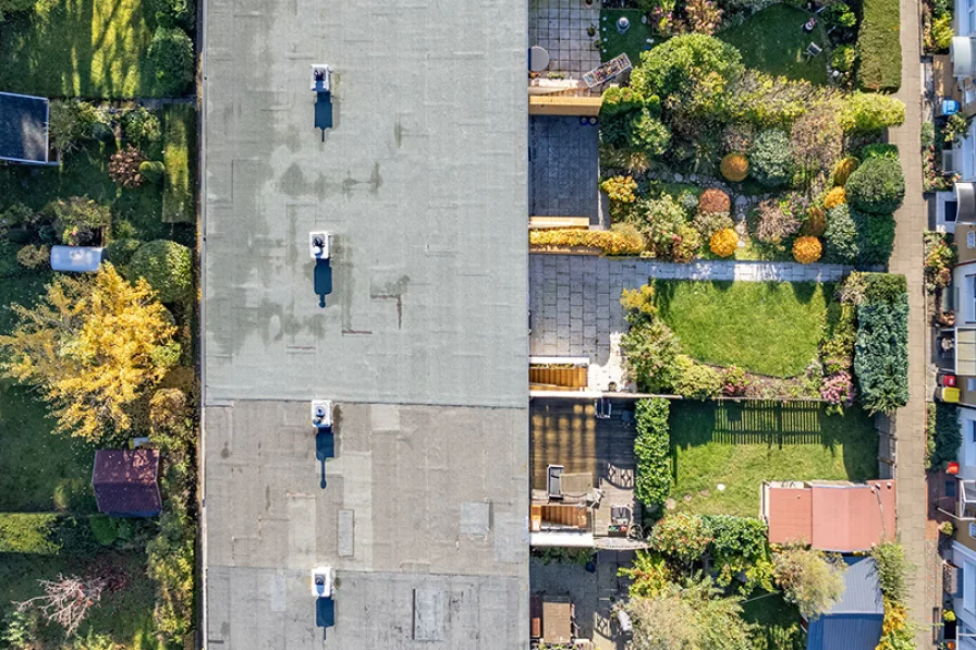 Blick auf das Dach aus der Luft