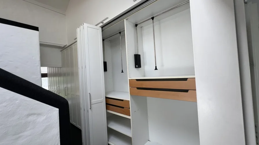 Einbaukleiderschrank mit Kleiderlift