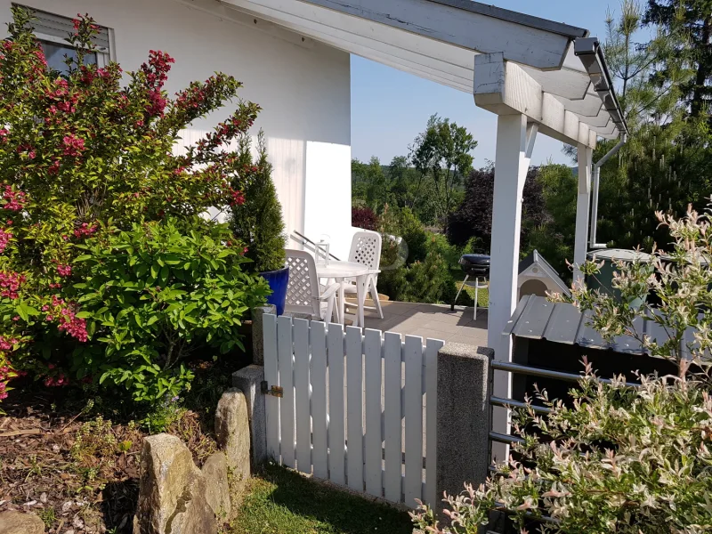 Überdachte Südostterrasse