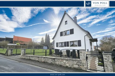 Repräsentative Hausansicht - Haus kaufen in Langgöns / Niederkleen - Familienfreundliches Wohnen mit idyllischem sonnigen Garten und Garage