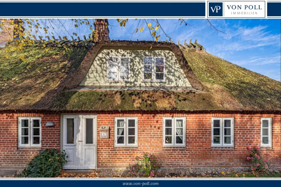 Vorderseite - Haus kaufen in Niesgrau - Historische Wohlfühl-Reetdachkate in Ostseenähe an der Geltinger Bucht.