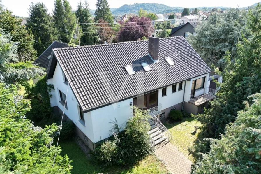 Vorderansicht - Haus kaufen in Rehlingen - Geräumiges Wohnhaus mit großem Grundstück in bester Umgebung