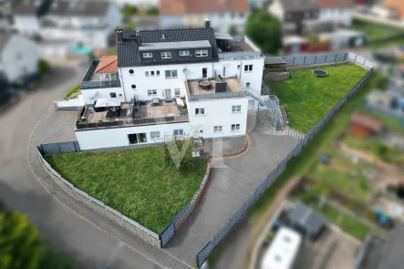 Luftaufnahme - Haus kaufen in Saarlouis - Nachhaltiger Wohnkomfort für alle: Energieeffiziente 8-Parteien-Anlage