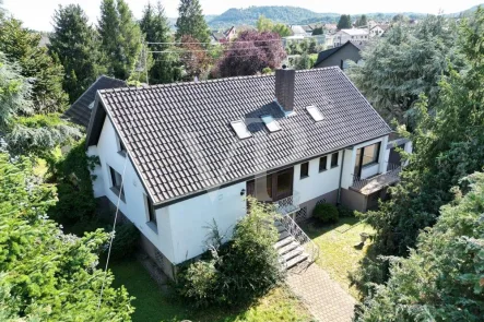 Vorderansicht - Haus kaufen in Rehlingen - Geräumiges Einfamilienhaus mit großem Garten in attraktiver Lage