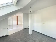 Küchenbereich mit Blick in Esszimmer