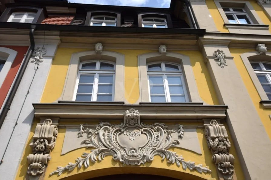Fassade mit barocken Ornamenten