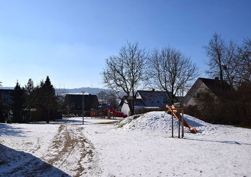 Spielplatz um die Ecke