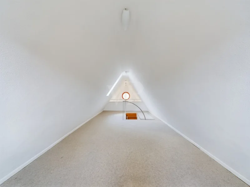 Spitzboden mit Galerie über Zimmer 7