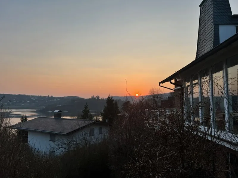 Ausblick - Haus kaufen in Waldeck - Traumhaftes Einfamilienhaus oder Ferienimmobilie am See mit Wellnessbereich und Seeblick