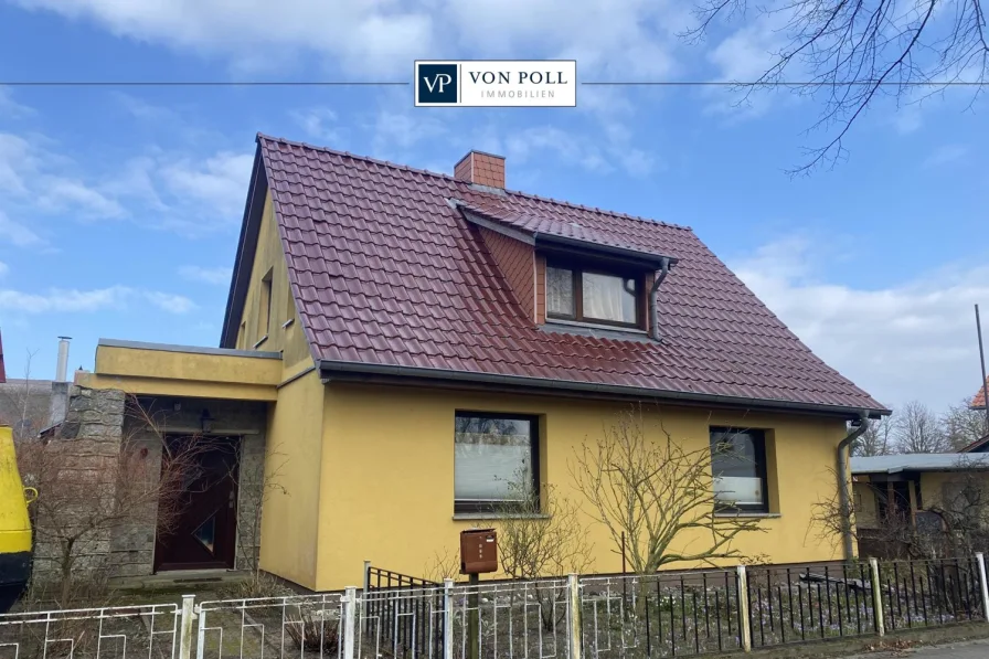 Titelbild - Haus kaufen in Wustrow - Zweifamilienhaus mit großzügigem Nebengelass