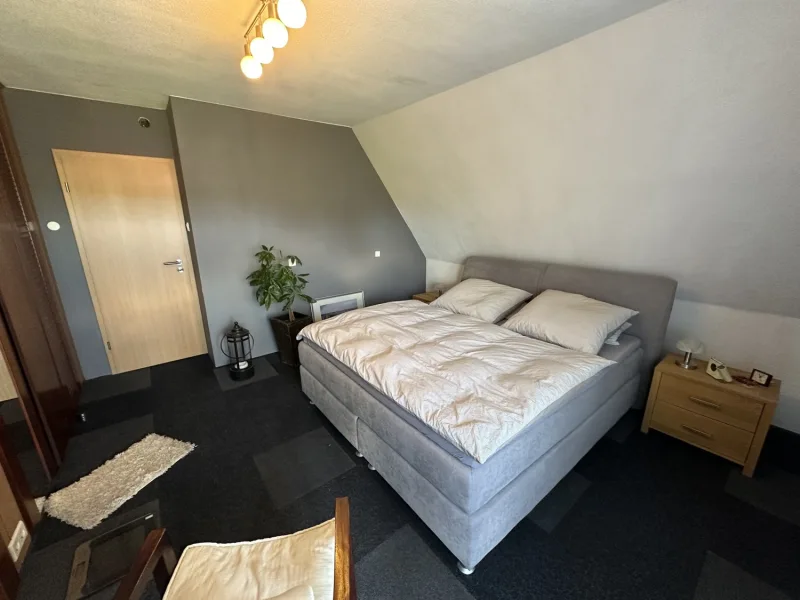 Schlafzimmer DG