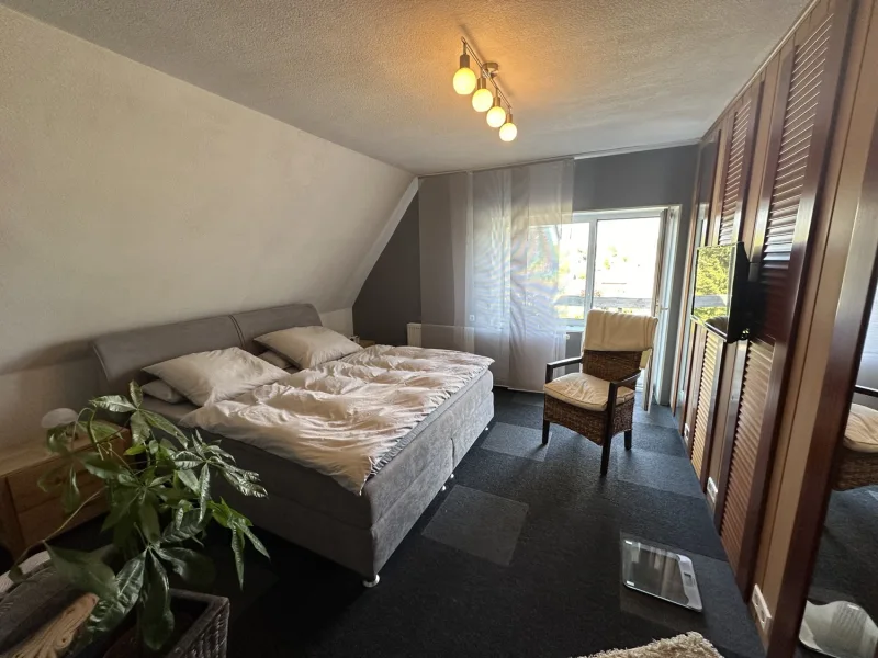 Schlafzimmer DG