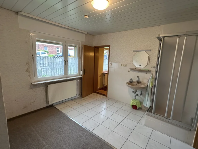 EG linke Hälfte Funktionszimmer/Dusche