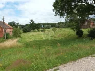 Blick frontal / nordöstlich auf Flurstücke 94/2 und 90/2