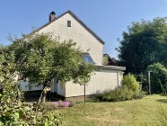 Garten mit Blick zum Haus