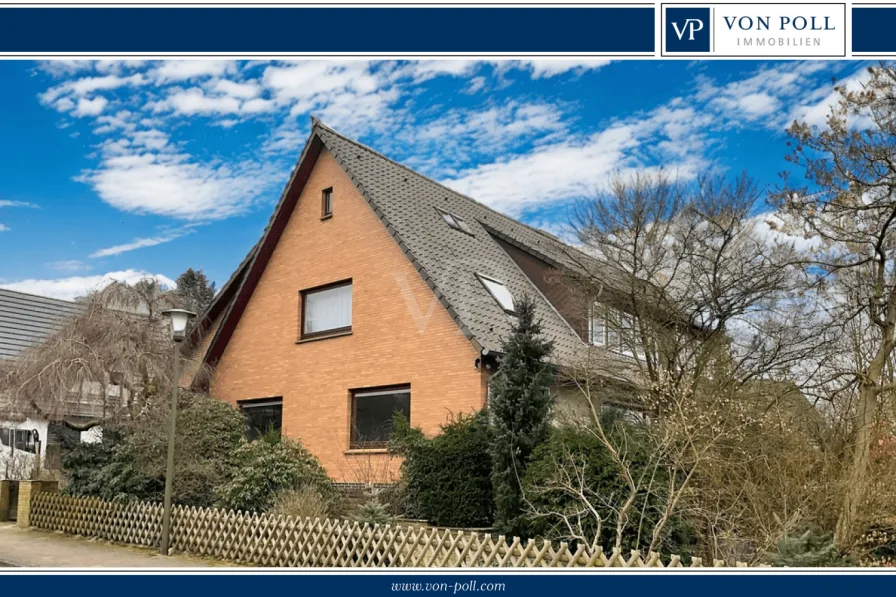 Titelbild - Haus kaufen in Uelzen - Großzügiges Zweifamilienhaus mit vielfältigen Nutzungsmöglichkeiten in Uelzen