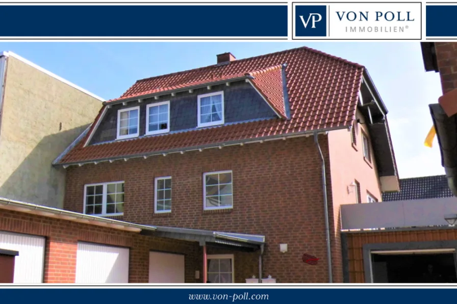 Titelbild - Haus kaufen in Schöningen / Hoiersdorf - Gepflegtes 2-Familienhaus mit 4 Garagen