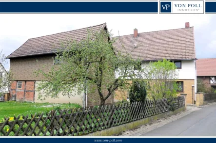 Titelbild - Haus kaufen in Lengede / Broistedt - Geräumiges Einfamilienhaus mit Stallgebäude – Viel Platz mit Charme