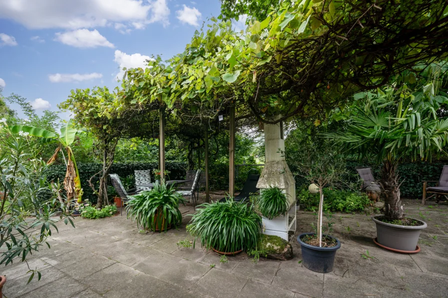 Natürlich überdachter Terrassenbereich