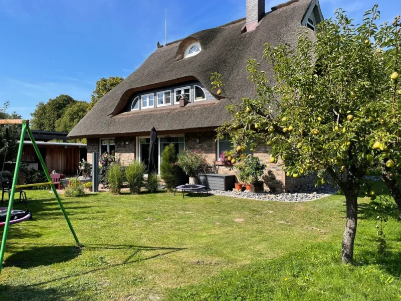  - Haus kaufen in Sellin - Zweifamilienhaus in traumhafter Lage am Neuensiener See