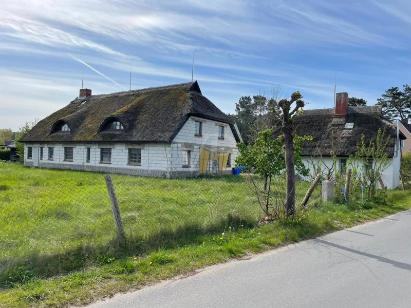 Wohnhaus und Apartmenthaus vor Sanierung