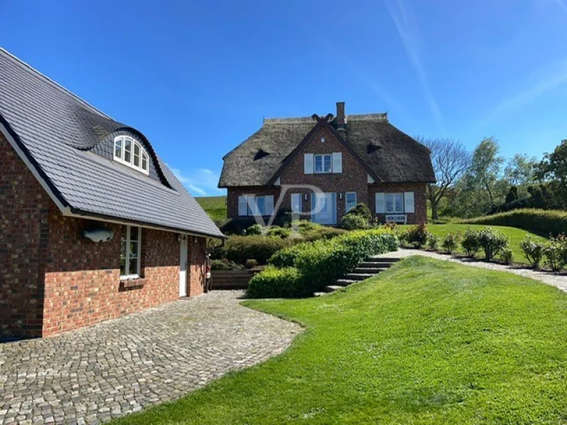 Reetdach-Einfamilienhaus  mit Garage