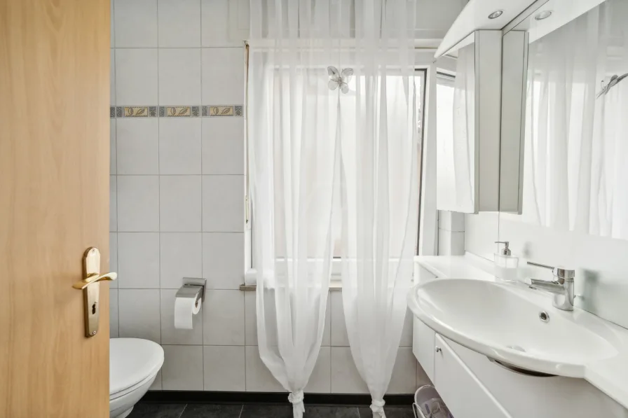 Badezimmer II Hauptwohnung