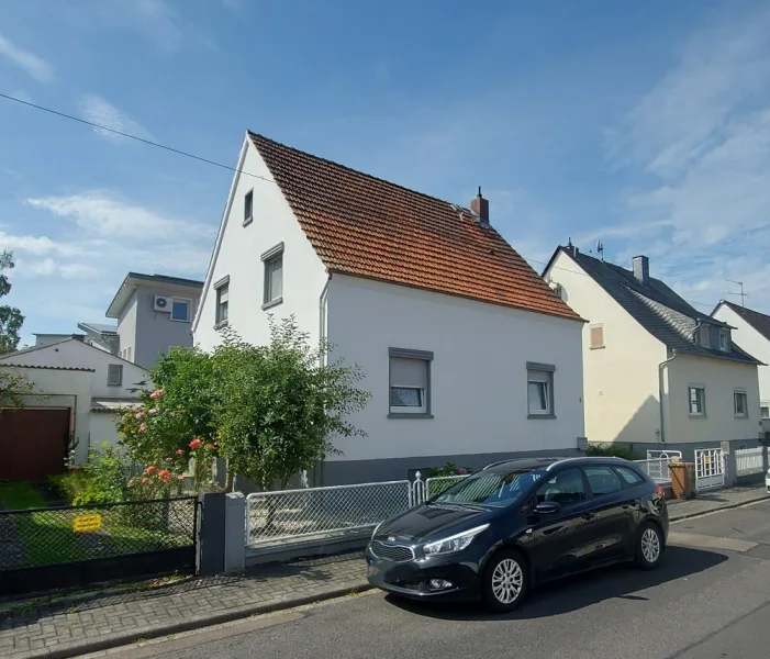  - Haus kaufen in Limburg an der Lahn / Linter - Limburg. Gemütliches Einfamilienhaus in ruhiger Lage mit 4 Schlafzimmern.