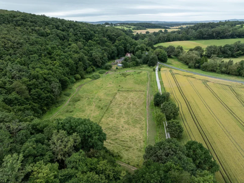  - Haus kaufen in Runkel / Schadeck - Großes Landhaus auf Traumgrundstück in Alleinlage, Weiden, Stall, Pferde- Tierhaltung - Nähe Limburg