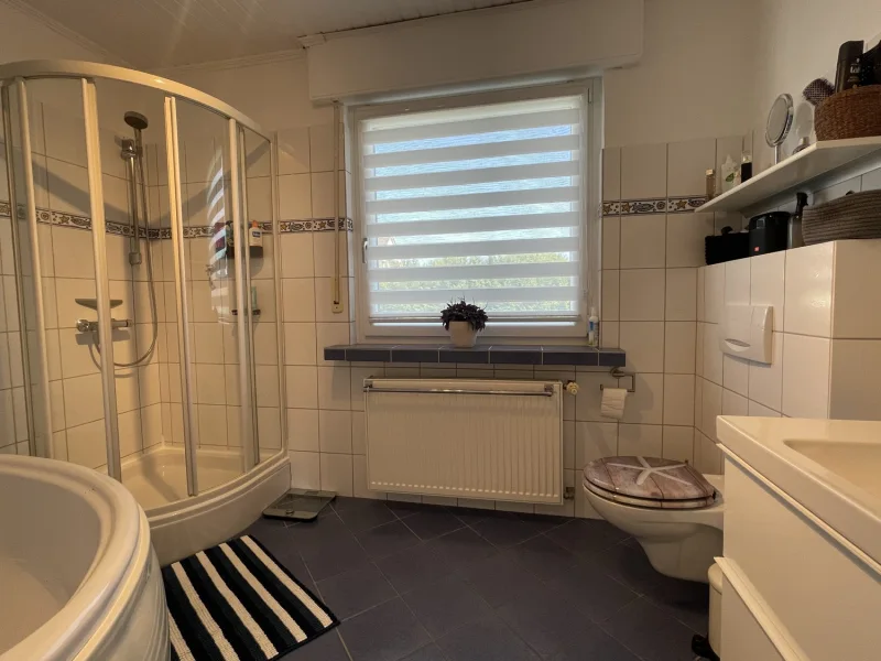 Badezimmer im Obergeschoss 