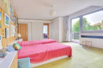 Elternschlafzimmer mit Badezimmer & Balkon