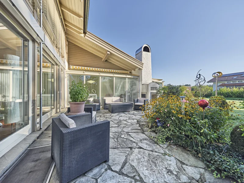 Terrasse - Haus kaufen in Breitbrunn am Chiemsee - Hochwertiges Landhaus in ruhiger Lage, Nähe Chiemsee