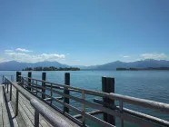 Chiemsee mit Bergblick