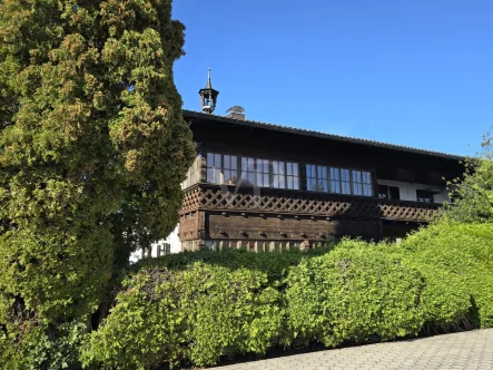 Bundwerk-Veredelung - Haus kaufen in Chieming - TOP LAGE - Elegante Landhausvilla mit Geschichte, neu Erwachen lassen, 2 Minuten zu Fuß z. Chiemsee