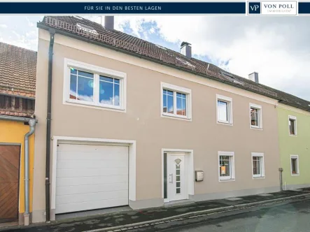 Aussenansicht - Haus kaufen in Waldmünchen - Charmantes Zweifamilienhaus mit Dachterrasse in zentrumsnaher Lage