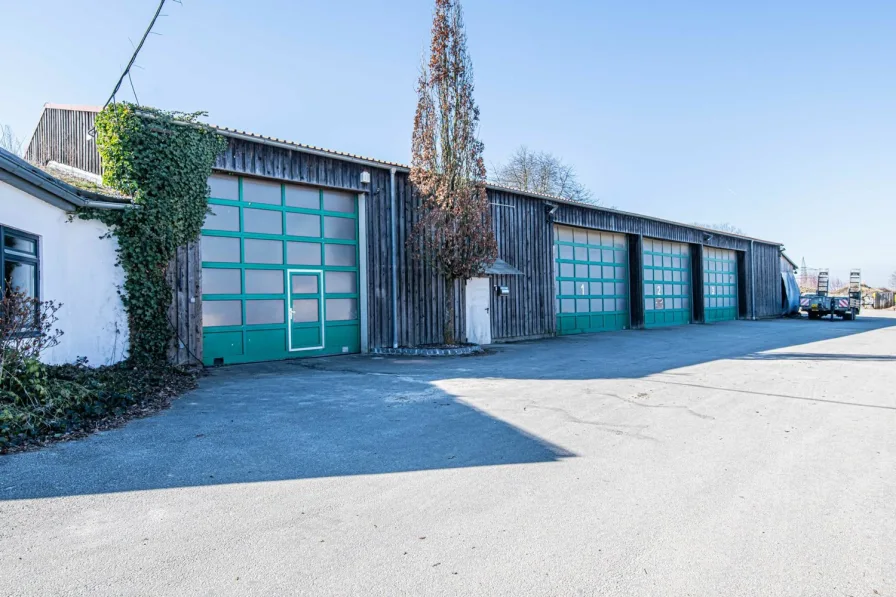 Aussenbereich - Halle/Lager/Produktion mieten in Cham - Gewerbehalle in verkehrsgünstiger Lage zu vermieten